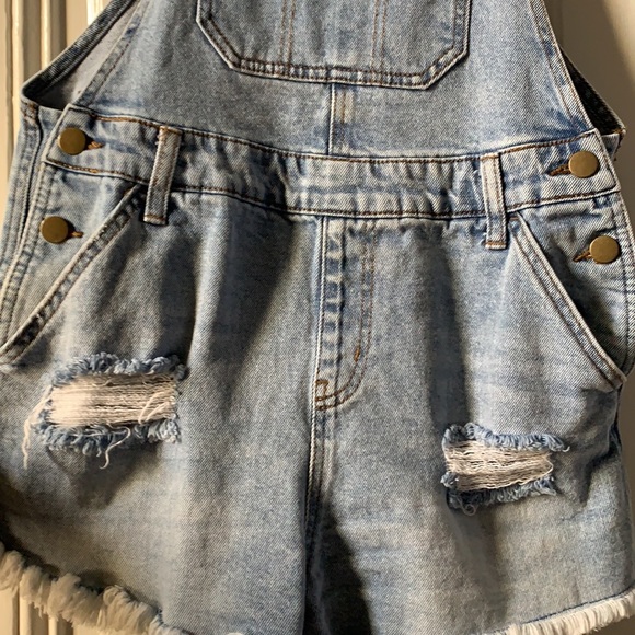 Distressed overalls - Picture 3 of 4